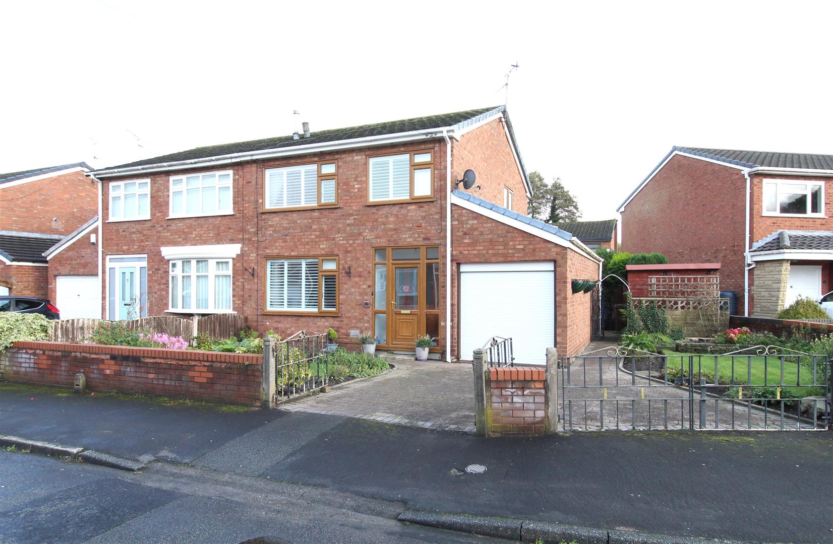 Property Details Estate Agents, Aintree, Liverpool Grosvenor Waterford Estate Agents Ltd